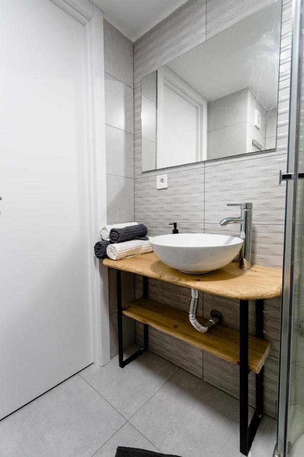 Modern Studio With See And City View เบนิดอร์ม ภายนอก รูปภาพ