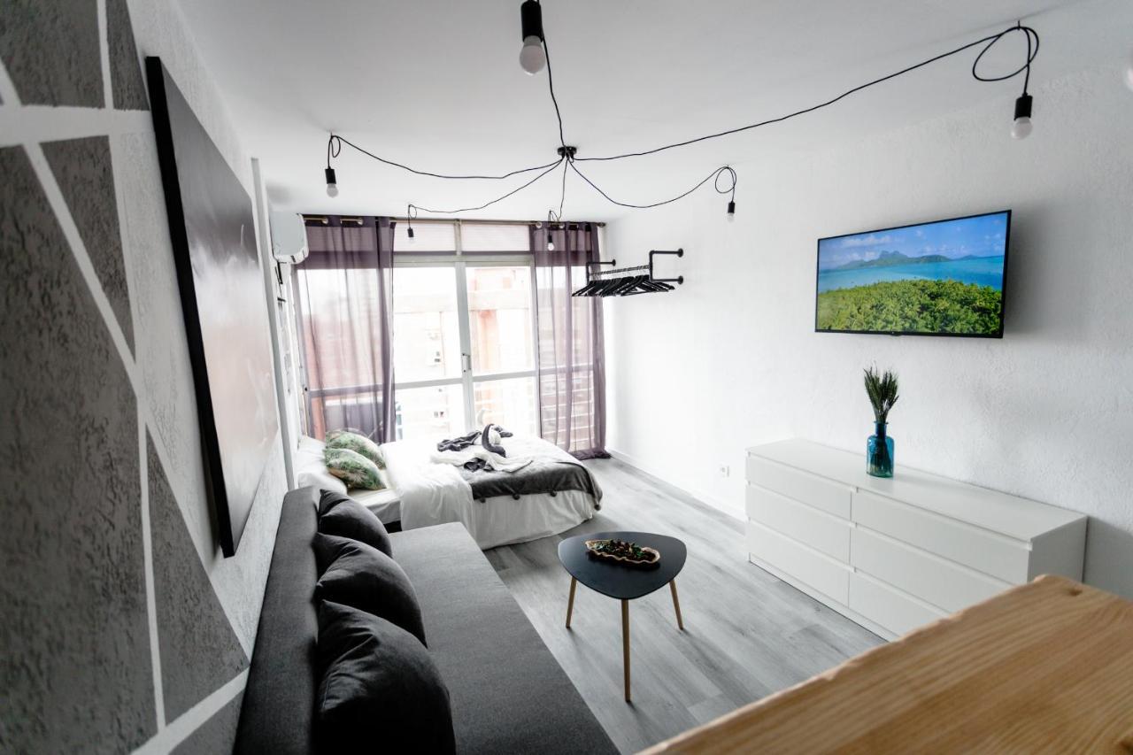 Modern Studio With See And City View เบนิดอร์ม ภายนอก รูปภาพ